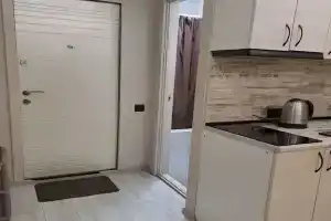Uyutnaya svetlaya studiya no1 v novom dome ryadom s tsentrom goroda Apartments, Mariupol