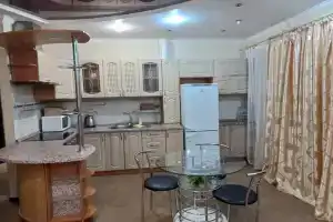 Uyutnaya studiya v novostroe, voda kruglosutochno Apartments, Donetsk