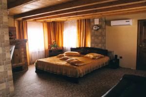 Apartamenty lyuks s personalnym vyhodom v besedku i stolikom dlya otdyha