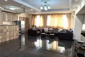 Uyutnaya tryohkomnatnaya v tsentre Erevana Apartments, Yerevan