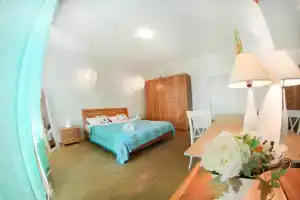 Dvuhkomnatnaya ryadom s TRTs Mega i Atakentom Apartments, Almaty
