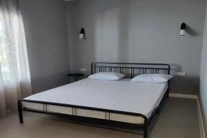 Dvuhmestnyy nomer s 1 krovatyu uluchshennyy s vidom na more Apartments, Alakhadzi
