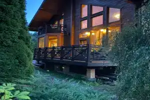 Zagorodnyy kottedzh ryadom s gornolyzhnymi sklonami Cottage, Yakhroma