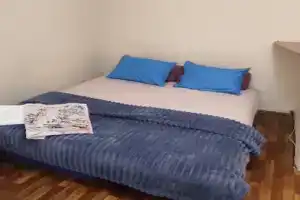 1-komnatnaya v tsentre Apartments, Mirnyj