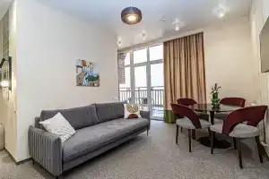 Semeynyy nomer Lyuks s vidom na more, s odnoy dvuspalnoy krovatyu Apartments, Primorsko-Akhtarsk