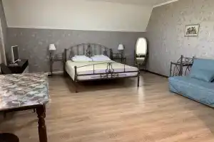 Semeynyy nomer uluchshennyy odnokomnatnyy nomer Apartments, Mostovoye
