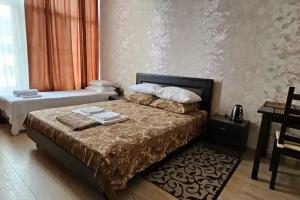 Dvuhmestnyy nomer s 1 krovatyu uluchshennyy s vidom na gory Apartments, Lazarevskoye