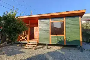 Uyutnyy dom dlya posutochnogo prozhivaniya v Agudzere s chastnoy territoriey Cottage, Agudzera