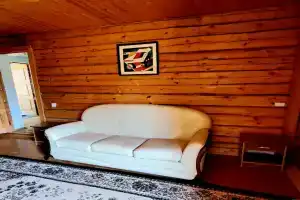 Chetyryohmestnyy nomer Komfort plyus Apartments, Shirokaya Balka