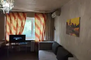 Komfortnoe, byudzhetnoe zhile v tsentre. Prekrasno podoydet dlya kompanii Apartments, Donetsk