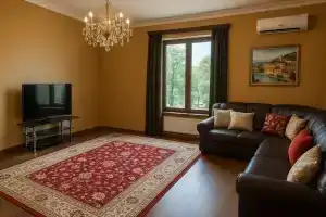 Uyut kvartiry i udobnaya lokatsiya mezhdu aeroportom i tsentrom s parkovkoy Apartments