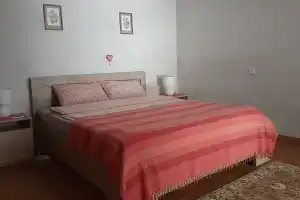 Beso haus apartament s otdelnym dvorikom nedaleko ot parka