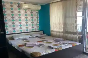 Uyutnaya studiya s terrasoy s vidom na more Apartments, Lazarevskoye