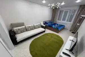Lyuks odnokomnatnaya v tsentre DSR, Tennisnyy kort, posleremonta Apartments, Petropavlovsk