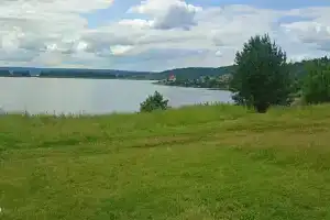 Prekrasnoe mesto dlya semeynogo otdyha, s vidom na reku Cottage, Zaborye