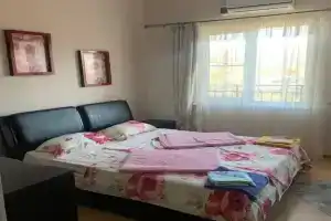 Komnata Apartments, Candripsh