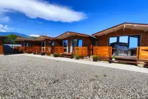 V gostyah u Lizy Tourist base, Alakhadzi