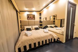 Dvuhmestnyy nomer s 1 krovatyu lyuks no2 Apartments