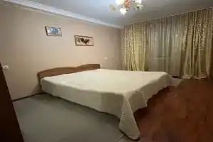 okolo svetomuzykalnogo fontana Apartments, Derbent