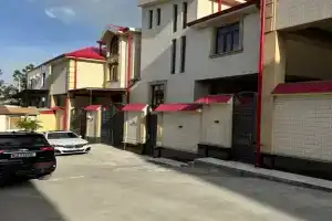 3-etazhnyy dom v tsentre goroda Apartments