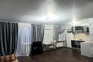 1-komnatnaya v rayone izumruda, voda kruglosutochno Apartments, Donetsk