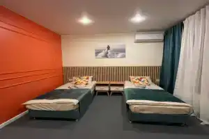 Dvuhmestnyy nomer s 2 otdelnymi krovatyami uluchshennyy no2, no3 Apartments, Frjasino