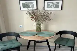 v 5 kilometrah ot aeroporta s konditsionerom Apartments, Ob'