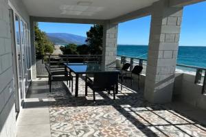 Apartamenty Pyatikomnatnye s vidom na more, Candripsh