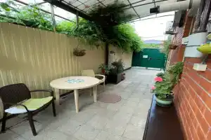 Uyutnaya studiya s dvorikom Apartments, Yeysk