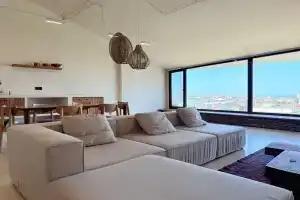 Prostornaya studiya v stile minimalizma s panoramnym vidom na Mahachkalu Apartments, Makhachkala