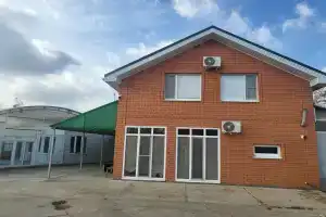 Uyutnyy, chistyy dom v prekrasnom tihom meste Cottage, Volgodonsk