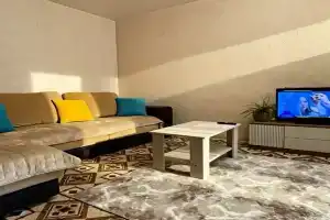 Uyutnaya dvuhkomnatnaya v tsentre goroda Apartments, Kostova