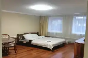 Dom v tsentre, ryadom s parkom Cottage, Oktyabrsky