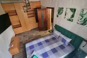 Sovremennaya treshka v tsentrea Apartments, Lugansk