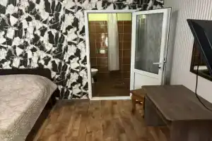 U Alekseya Apartments, Ashe
