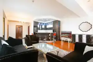 Shikarnaya s 3 spalnyami v samom tsentre goroda Apartments, Yerevan
