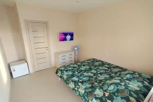 Dvuhmestnyy nomer s 1 krovatyu standart s vidom na more Apartments, Lazarevskoye