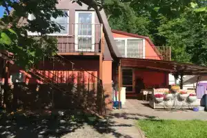 domik v sadu s baney Guest house, Kaliningrad