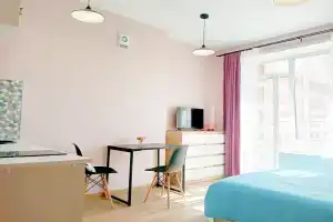 Romantichnaya studiya v ZhK Les Apartments