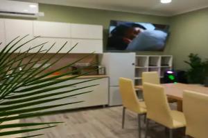 Dvuhmestnyy nomer s 1 krovatyu lyuks Apartments, Stanitsa Ust'-Labinskaya