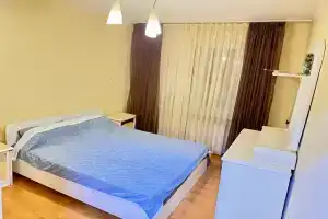 Uyutnaya v tsentrea s vodoy Apartments, Donetsk