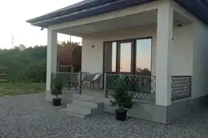 Uyutnyy dom u morya Cottage, Novyjj Afon