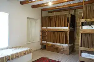 Mnogomestnyy smeshannyy nomer Shestimestnyy Apartments, Derbent