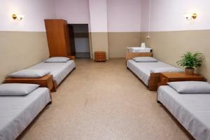 Mnogomestnyy smeshannyy nomer s udobstvami na etazhe Apartments, Bereznyakovskiy