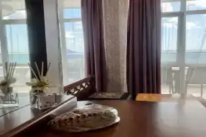 Semeynyy nomer Komfort+ s balkonom pryamoy vid na more Apartments, Lazarevskoye