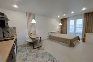 Uyutnaya v 10 minutah ot mezhdunarodnogo aeroporta Tolmachevo Apartments, Ob'