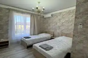 Dvuhmestnyy nomer s 2 otdelnymi krovatyami Standart Apartments, Derbent