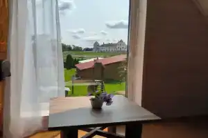 Dom Domik dvuhurovnevyy s vidom na zamok Cottage, Mir