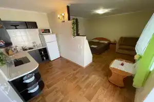 Tryohmestnyy nomer lyuks Apartments, Berdyansk