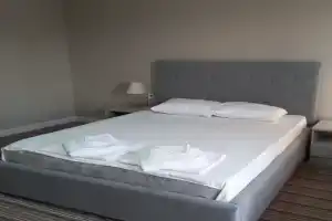 Dvuhmestnyy nomer s 1 krovatyu uluchshennyy Apartments, Kinghi